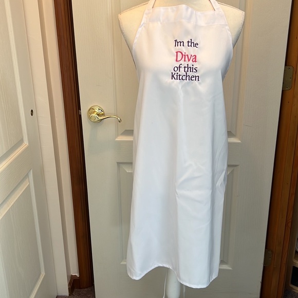 Embroidered Apron.One size fits most. I’m the Diva of this Kitchen. Great gift! - Picture 6 of 6